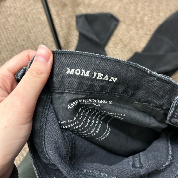 American Eagle Ripped Mom Jean - Picture 8 of 9